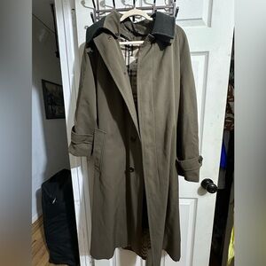 Men’s Burberry trench coat size 48waist